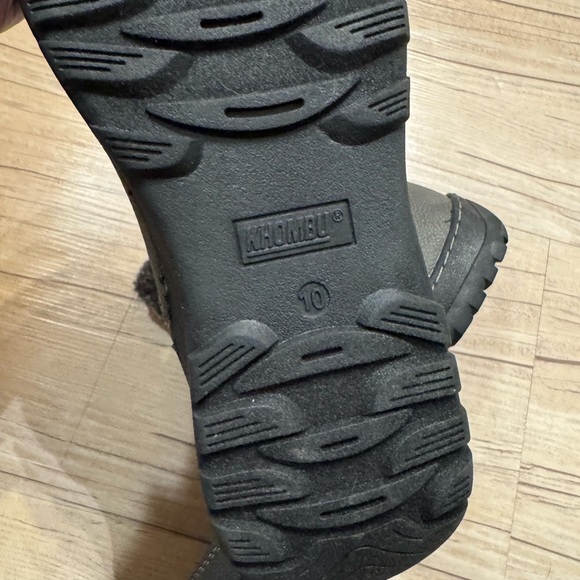 NWT Gray Fur-Lined Ankle Boots - Picture 2 of 2